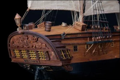 Cet Instrument, sommes toutes, antique
ne sait pas jouer de musique,
Son aiguille personne ne pique.
On se trouve tout affolé,
Et parfois même interné !
Si nous l'avons égarée.
Qui est-elle ?