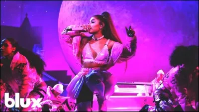 Quel le nom du tour mondial qu'Ariana Grande organise en 2019 ?