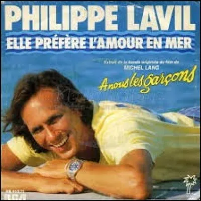 Complétez ce vers de ''Elle préfère l'amour en mer'' de Philippe Lavil : 

''La marine en est fière, ---------------------''.