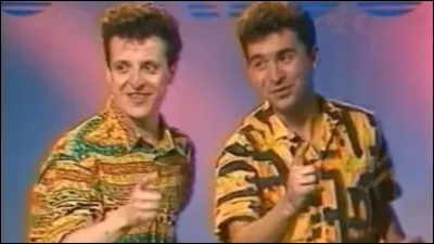 ''Embrasse-moi, idiot'' est une chanson de Bill Baxter. On retrouve un personnage appelé Baxter dans ''Objectif Lune'' et ''On a marché sur la Lune''. Dans quel pays imaginaire se trouve la base de lancement des fusées dans ces albums ?