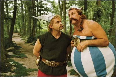Qui joue le rôle d'Obélix dans les films d'Astérix et Obélix ?