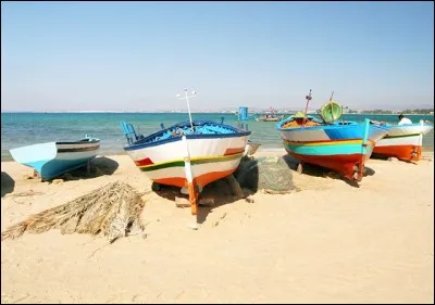 Au nord, quel cap délimite le golfe d'Hammamet au large de la Tunisie ?