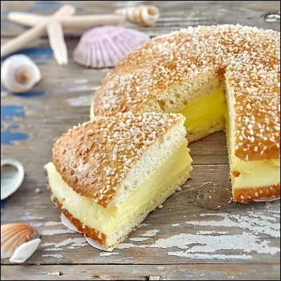 Quelle ville de la Côte d'Azur donne son nom à une brioche au sucre garnie d'un mélange de crème et nommée "tarte" ?