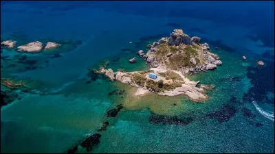 De 1912 à 1946, quel pays possédait l'archipel du Dodécanèse, en mer Egée ?