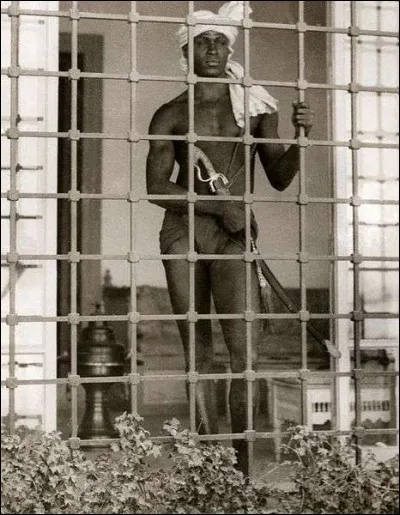 Souverain de Chypre en 374 av J. -C, assassin&eacute; par son eunuque lors d'un complot. Qui est-il ?