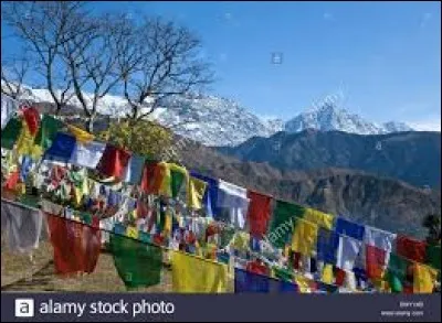 Elle est connue pour sa nombreuse population tibétaine et ces sommets, voici...