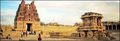 Les sites historiques et les blocs de granite sont très prisés des grimpeurs à ...