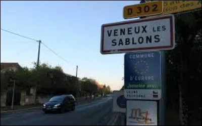 Nous terminons cette balade en Île-de-France, à l'entrée de Veneux-les-Sablons. Ville et ancienne commune de la Grande Couronne, elle se situe dans le département ...