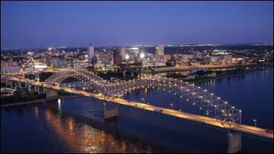 La ville de Memphis est située sur quel fleuve ?