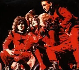 Dans 'Starmania', quel chanteur est, d'aprs les paroles de 'La chanson de Ziggy', le premier amour de Ziggy ?