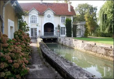 Quel est le nom de la préfecture du département dont le numéro est 77 ?