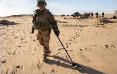 Elle travaille aux nouvelles galeries, c'est la...