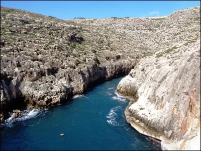 Parmi ces propositions concernant Malte, laquelle est fausse ?