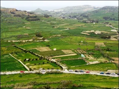 La citadelle de Rabat (de son nom maltais) est l'une des attractions touristiques majeures de l'île de Gozo. Quel est le nom anglais de cette ville de Rabat, la plus grande de Gozo ?