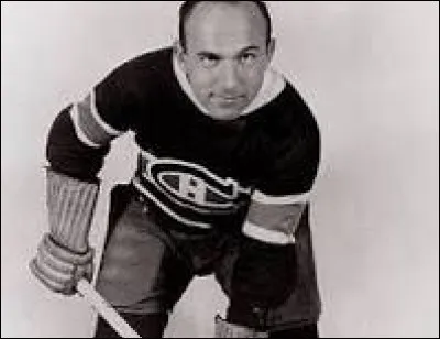 Il fut la première grande vedette de Montréal. Ontarien unilingue anglais, on lui invente une ascendance suisse pour se concilier le public francophone. Il meurt en 1937 peu de temps après un accident au Forum de Montréal. Qui est ce joueur ?
