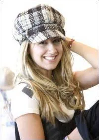 Quel garon aimait sharpay dans hsm ?