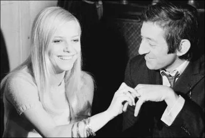 A quoi taient les sucettes dans la chanson que lui a crit Gainsbourg ?