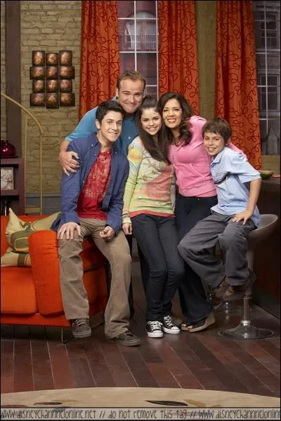 Les sorciers de Waverly Place : comment s'appelle les enfants Russos ?
