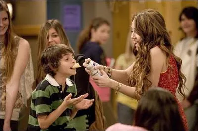 Hannah Montana : comment s'appelle ce petit bonhomme ?