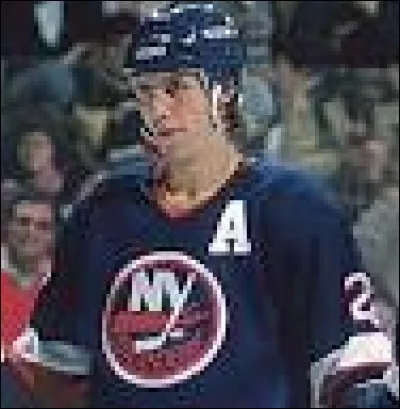 Qui fut maintes fois champion marqueur et membre des "Islanders de New York" qui remportèrent 4 fois la Coupe Stanley de 1980 à 1983 ?