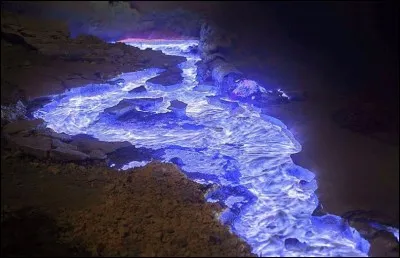 Dans quel pays peut-on voir de la lave bleue (Volcan Kawah Ijen) ?