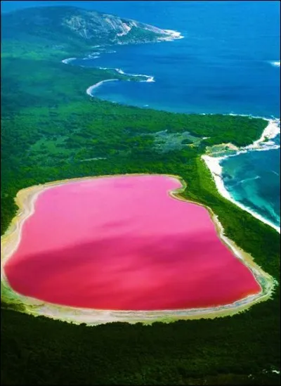 Dans quel pays peut-on voir ce lac, dont la couleur reste toujours inexpliquée ?