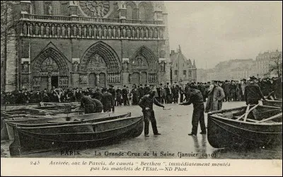 En 1910, la crue centennale de la Seine inonde une grande partie de Notre-Dame !