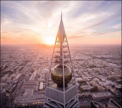 Aujourd'hui encore, l'entrée de ce pays - l'Arabie Saoudite, pour le bien nommer - est interdite aux femmes étrangères ... (Complètez !)