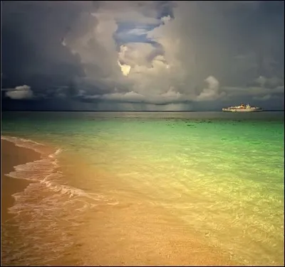 Plages interdites de présence féminine. Et pourquoi donc ? Parce que c'est Dieu qui l'a dit ! Où ça ?