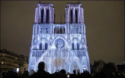 En 1998, s'ouvrait la comédie musicale "Notre-Dame de Paris" dont le compositeur est Richard Cocciante. Qui tenait le rôle de Frollo ?