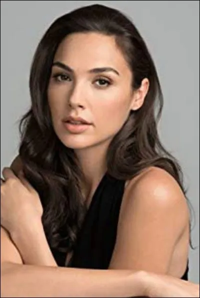 Gal Gadot a joué dans un film de super-héros.