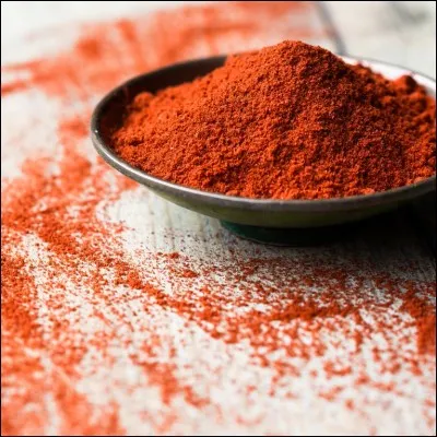 Quel plat hongrois a pour ingrédient principal le paprika ?