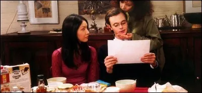 Qui les a surpris en pleine action, ce qui humilia la petite amie ?