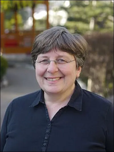 Que fait cette dame ?