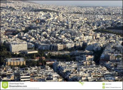 Parmi ces deux monuments, lequel est le plus ancien ?