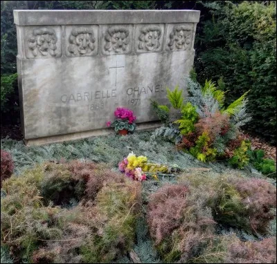 Un cénotaphe est un monument funéraire qui contient le corps du défunt.