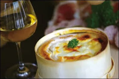 Qui est cet académicien, critique littéraire, auteur de nombreux livres consacrés à Mallarmé, illustrateur, mais connu surtout par son autre métier ?