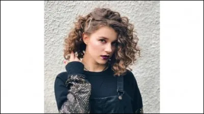 Qui est cette fille sur la photo ?