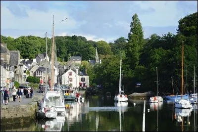 Cette petite ville bretonne, fréquentée par de nombreux peintres autour de 1900, c'est ...