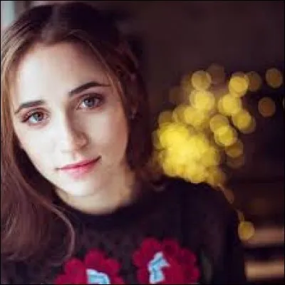 Elle est interprétée par :