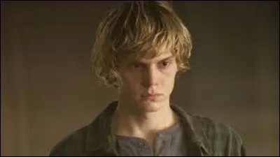 Quel est le nom de famille de Tate ?