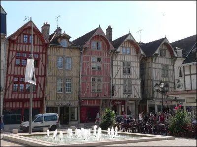 La ville de Troyes se situe dans la région Grand Est.