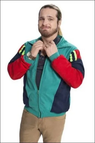 Carlos est amoureux de :