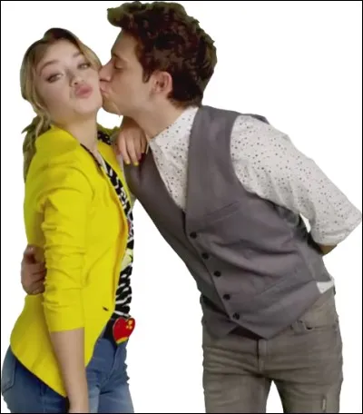 Dans la saison 2, Luna et Matteo chantent ensemble :