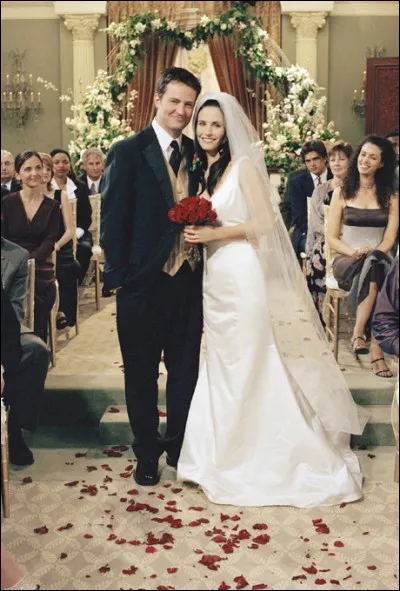 Dans quelle saison Chandler et Monica se marient-ils ?