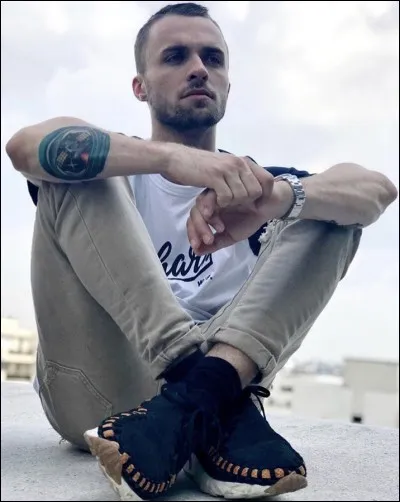 Combien a-t-il fait de vidéos (On essaye des objets étranges) ?