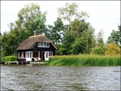 Dans le titre d'une série télévisée américaine, combien sont-ils "à la maison" ?