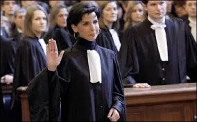 Une petite dernière : Un accusé est cuit quand son avocat n'est pas cru.