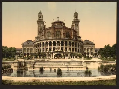 Ce palais d'inspiration mauresque et néo-byzantine avait été construit dans le 16e arrondissement de Paris sur la colline de Chaillot à l'occasion de l'exposition universelle de 1878. Il a été démantelé en 1935, afin de laisser la place à une nouvelle construction. De quel palais s'agit-il ?