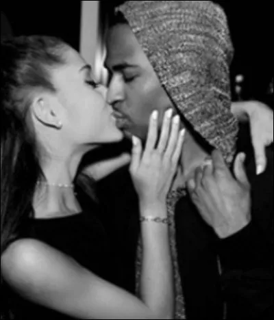 Comment s'appelle son petit copain qui est sur cette photo ?